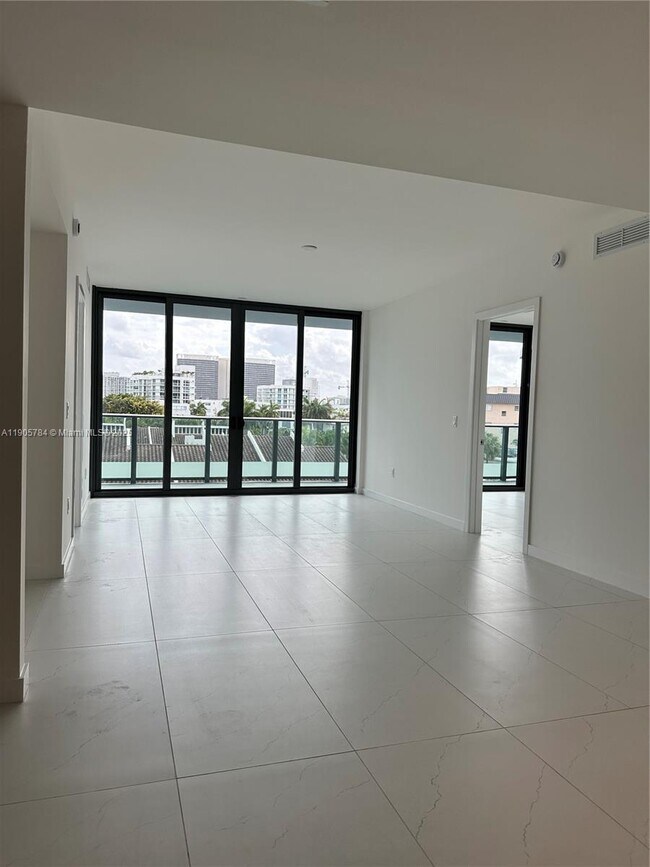 Foto del edificio - 9901 E Bay Harbor Dr