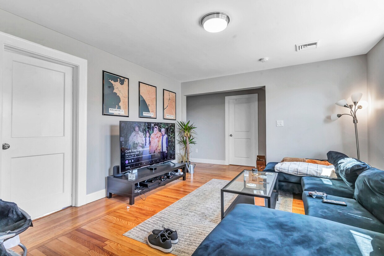Primary Photo - 4 Sheldon Terrace