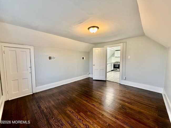 Building Photo - 512 4th Ave