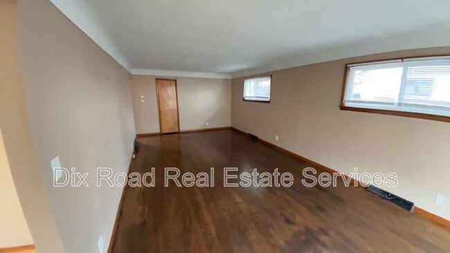 Building Photo - 677 Mark Ave