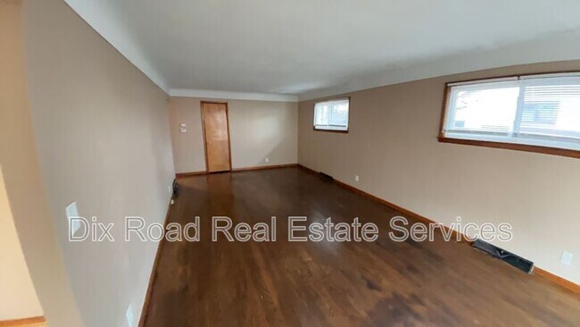 Foto del edificio - 677 Mark Ave