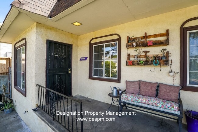 Building Photo - Roy