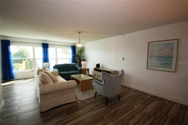 Foto del edificio - 1655 S Highland Ave