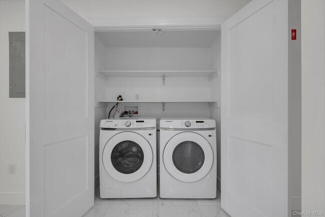 Building Photo - ONE Manhasset Ave