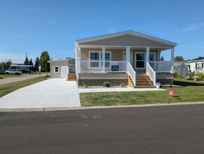 Building Photo - 30095 Pineview Cir