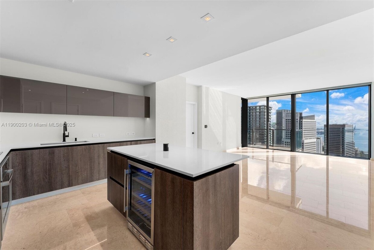 Foto principal - 88 SW 7th St