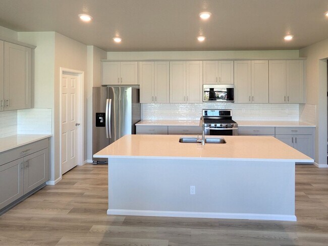 Building Photo - 3 Bedroom Single Family Home in Brighton