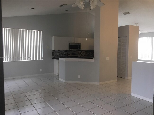 Building Photo - 807 Savannah Falls Dr