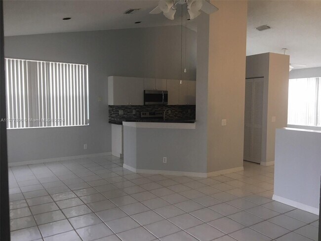 Foto del edificio - 807 Savannah Falls Dr
