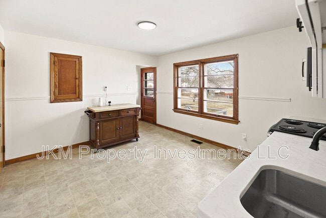 Building Photo - 135 St Maurice Ln