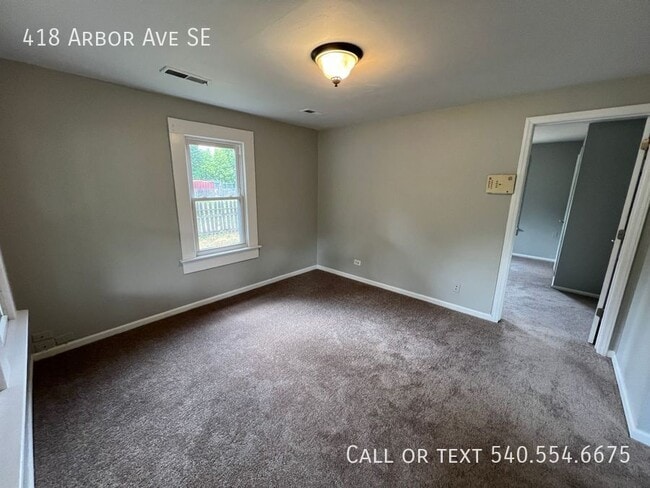 Building Photo - 418 Arbor Ave SE