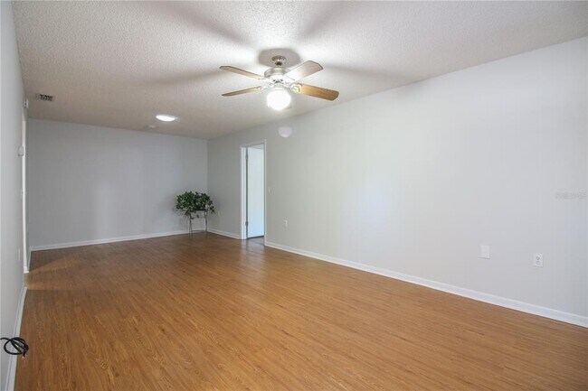 Foto del edificio - 4205 Old Rd 37