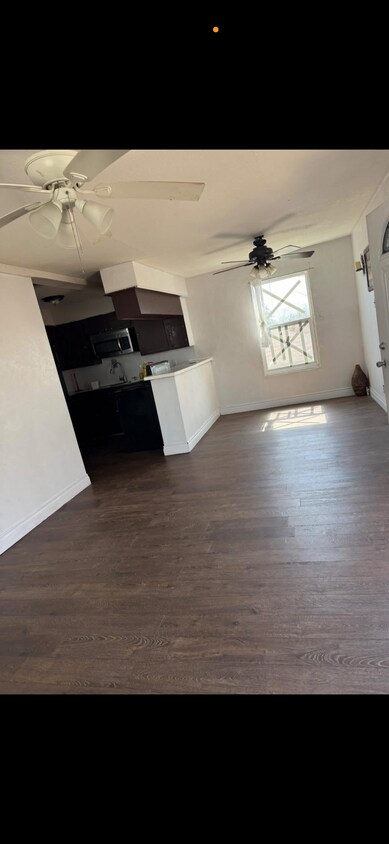 Foto del edificio - 810-812 W 7th St