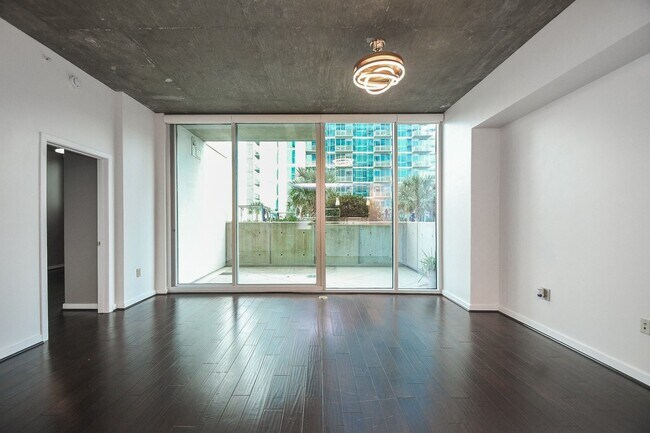 Foto del edificio - 5925 Almeda Rd