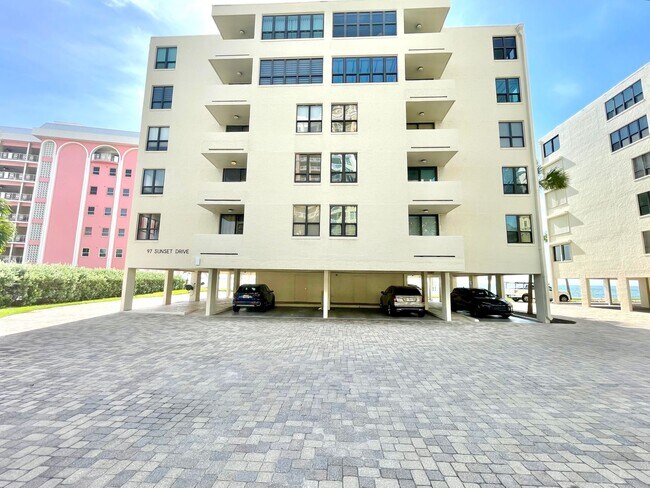 Building Photo - Sarasota Bay Penthouse