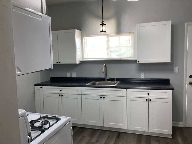 Foto del edificio - 211 E Will Rogers Blvd