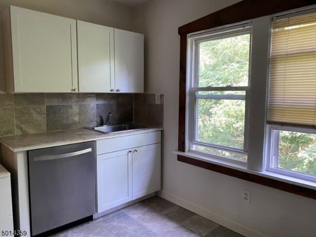Building Photo - 65 Wildwood Ave