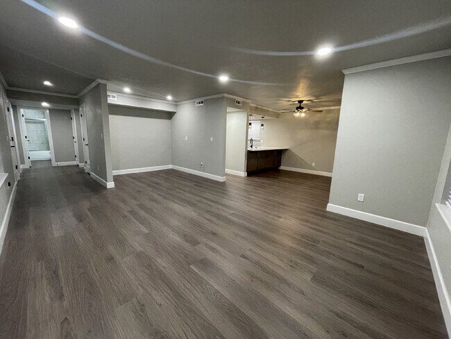 Foto del edificio - Modern 2 Bedroom Condo