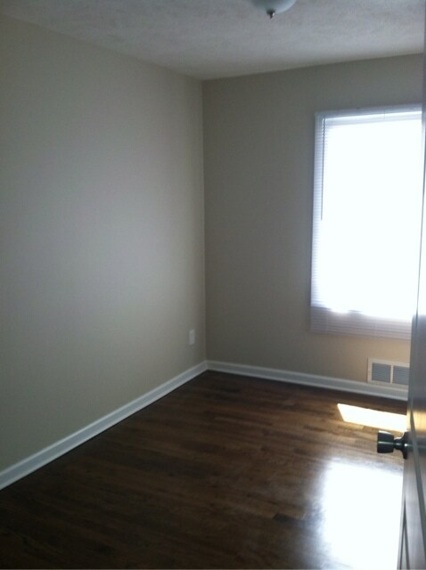 Building Photo - Modern remodel!  Cozy 3 Bedroom Home Acros...