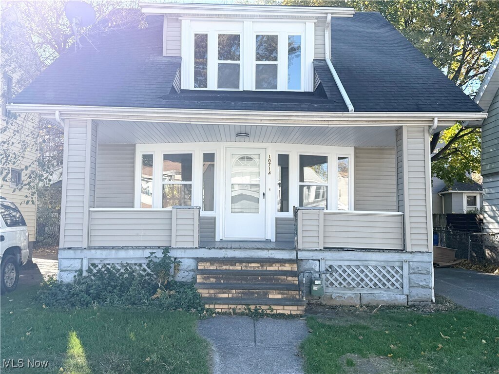 10714 Greenlawn Ave Cleveland, OH 44108 – photo 1
