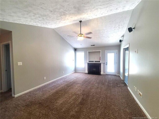 Foto del edificio - 2252 Cliff Swallow Drive