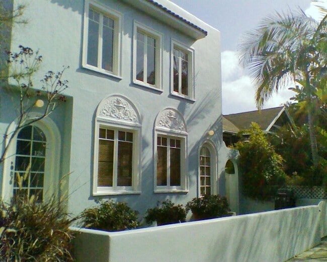 Foto del edificio - 124-128 Breeze Ave.-126