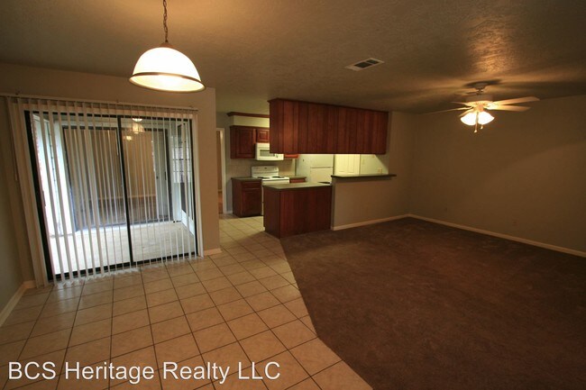 Building Photo - 637 W Ridge Dr
