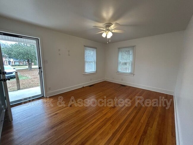 Foto del edificio - 6921 Spencer-Dixon Rd