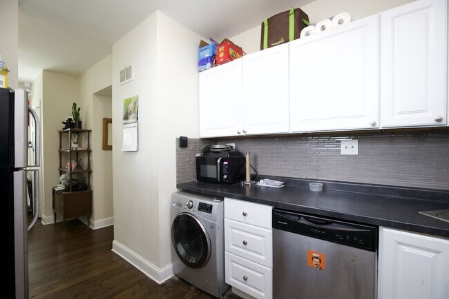 Foto del edificio - 3701 N Hoyne Ave