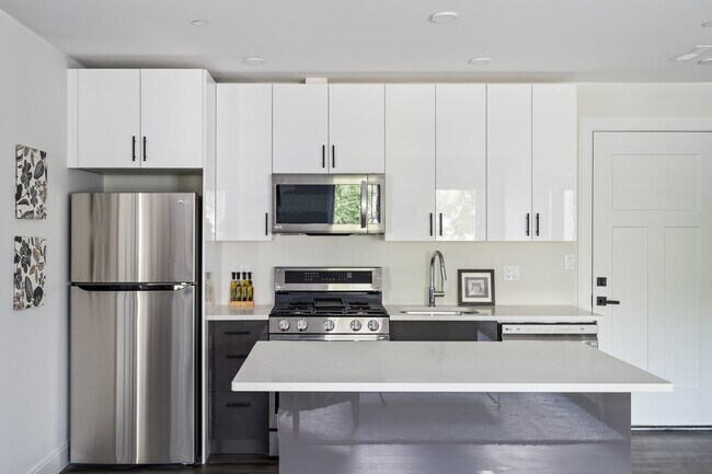 Foto del edificio - 319 Belgrade Ave