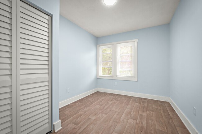 Foto del edificio - 48 Kirk Rd