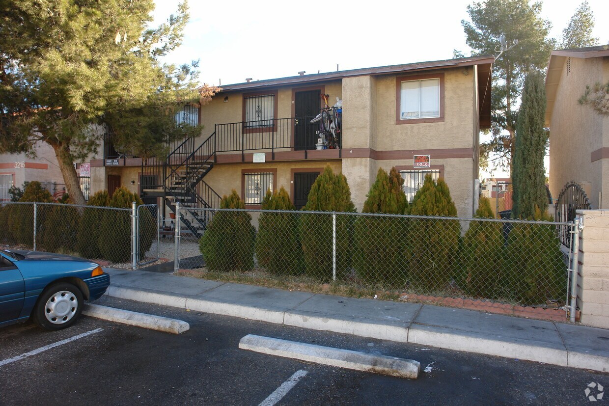 3208 Cheyenne Ave, North Las Vegas, NV 89030 Apartments in North Las
