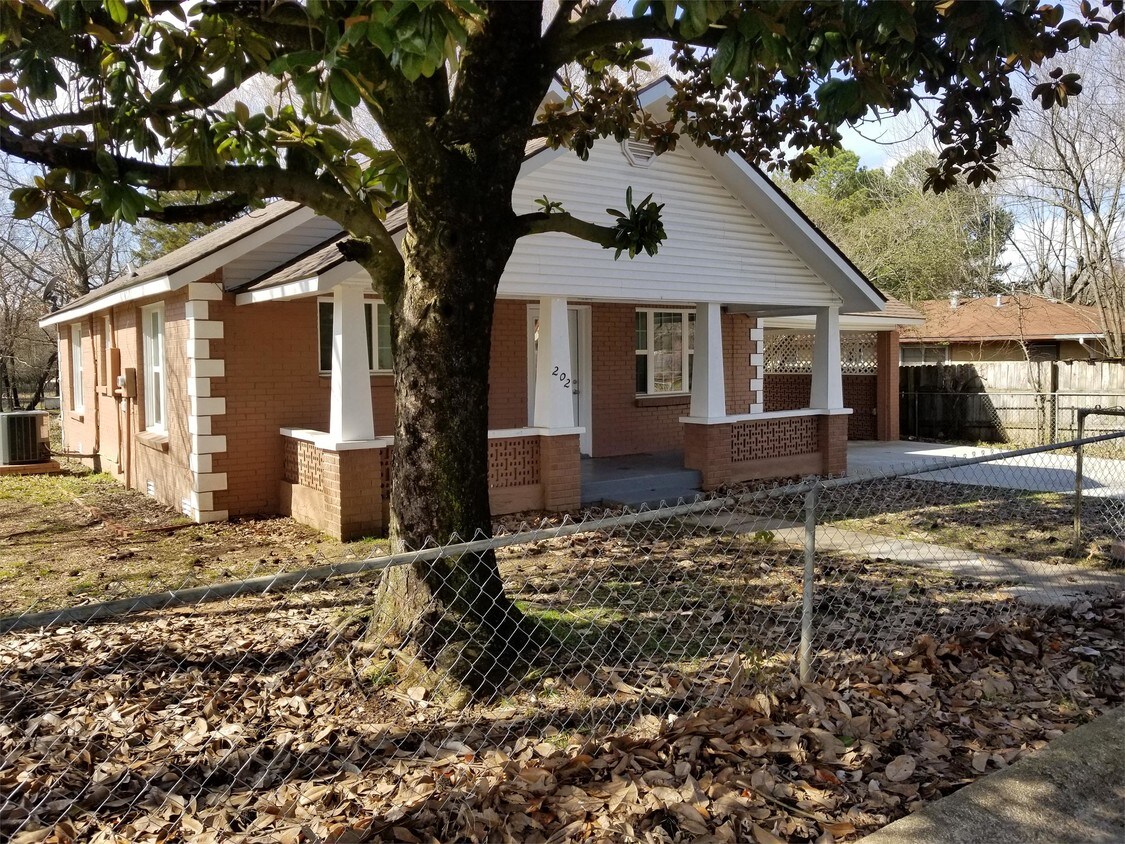 Primary Photo - 202 Cline Rd