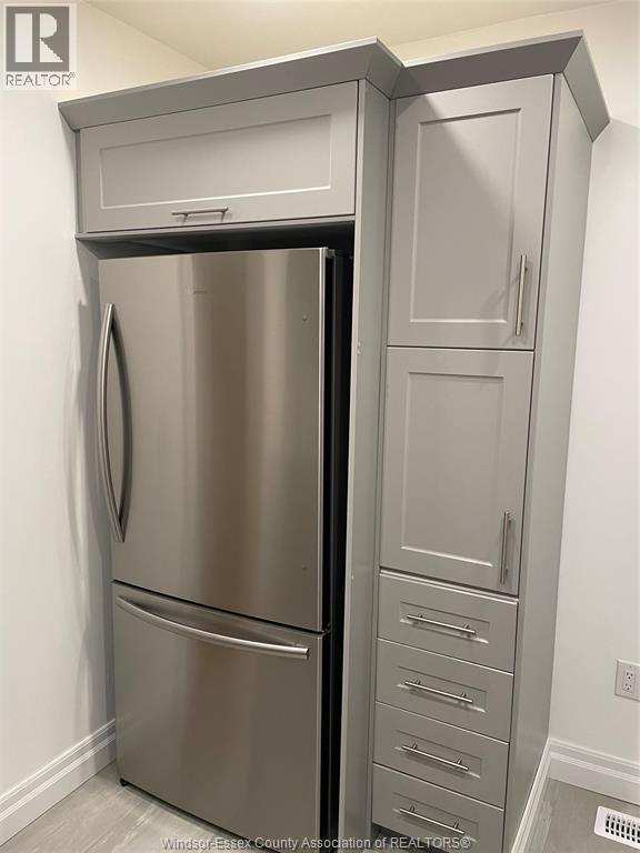 Building Photo - 1496/1498 GILES East Unit# UPPER