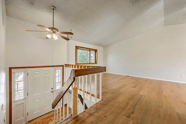Foto del edificio - 4675 Bunchberry Ln