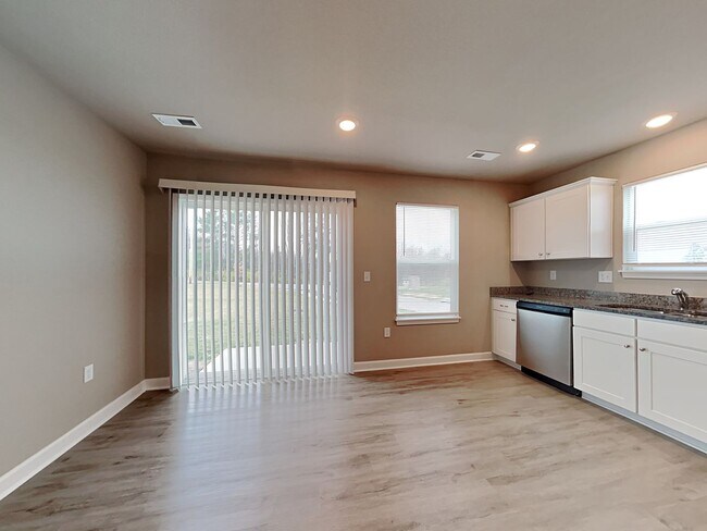 Foto del edificio - 3 BR/2.5BA | Newly Renovated Single Family Home | 1-Car Garage Parking | Community Pool!