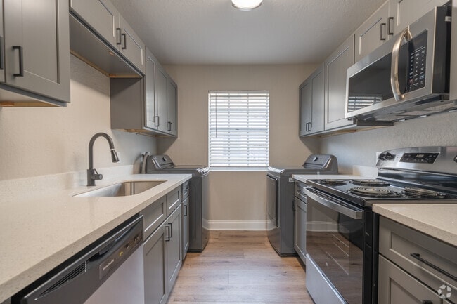 2BR, 1BA - 1,065SF - Kitchen - Dowlen Green Apartments