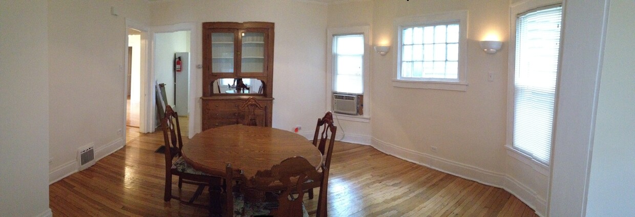 large family room - 1119 Foster St