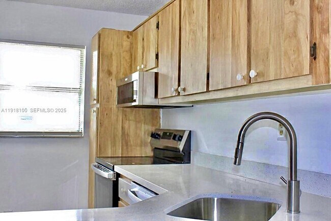 Building Photo - 1751 NW 75th Ave