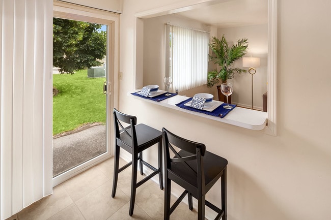 Dining Area - Muskegon Townhouses