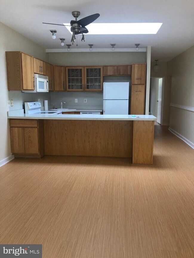 Building Photo - 321 W Mt Pleasant Ave