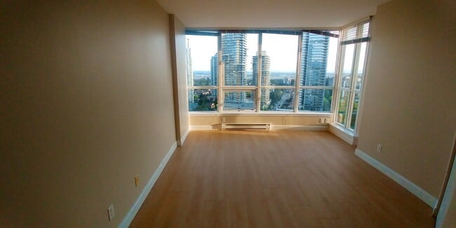 Building Photo - 6088 Willingdon Av