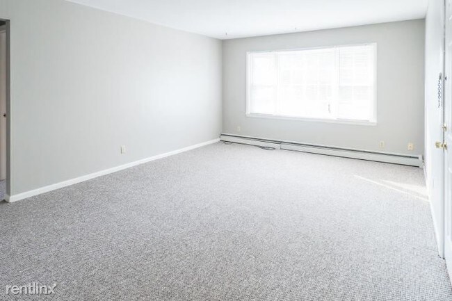 Building Photo - 2 br, 1 bath  - 917 E Main St Apt 8