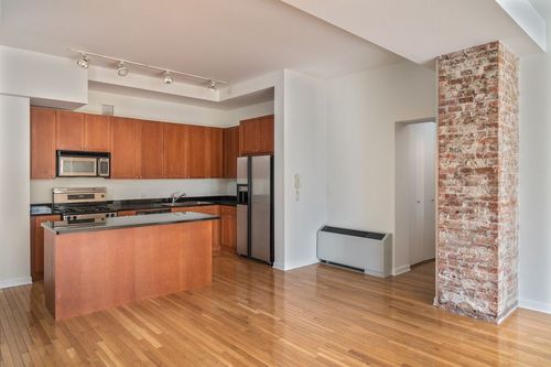 Building Photo - 282 7th Ave