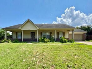 Building Photo - 4476 Bishop Hills Dr