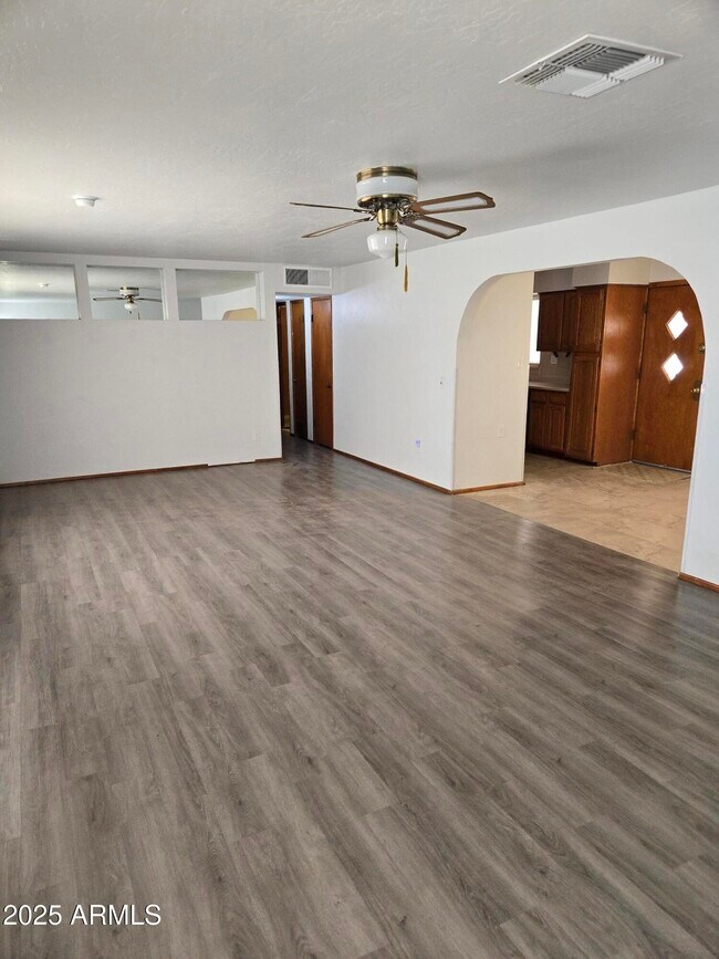 Foto del edificio - 3308 W Roanoke Ave