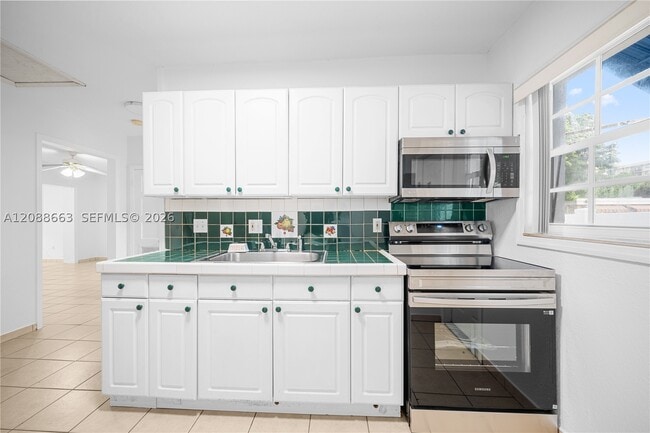 Building Photo - 3675 SW 23rd St