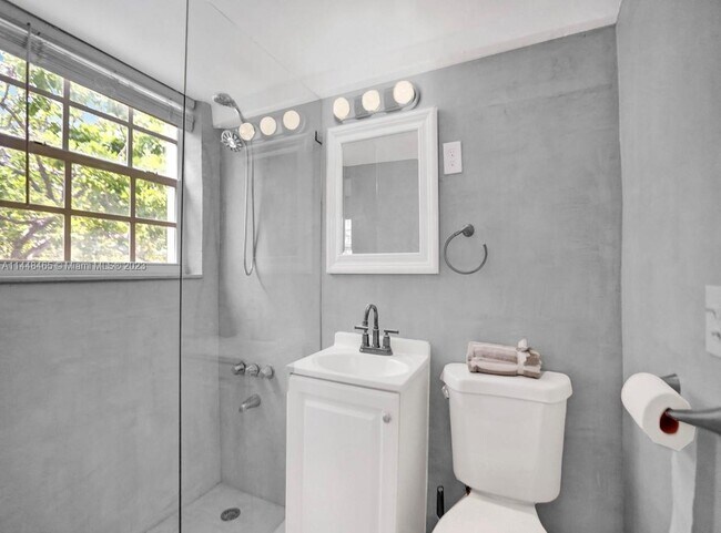 Foto del edificio - 6484 Indian Creek Dr