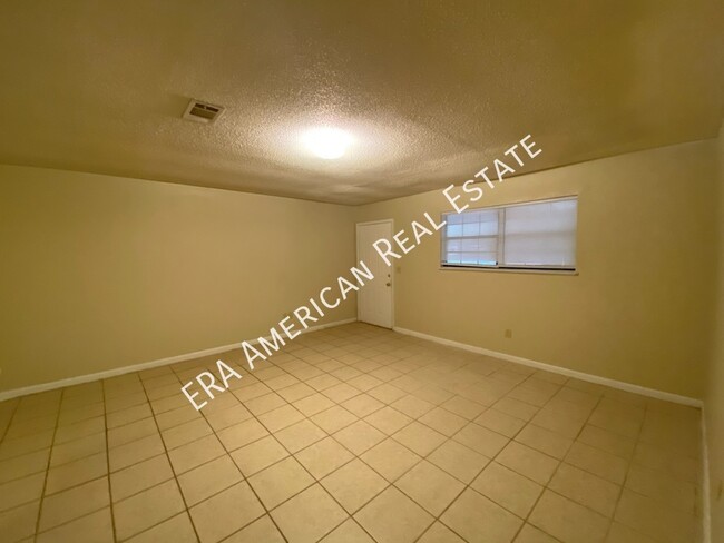 Foto del edificio - 129 Twin Trees Dr