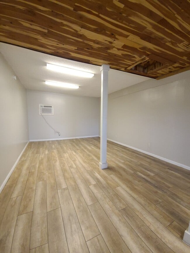 Building Photo - Cute 2/2 Apartment in Moss Bluff!